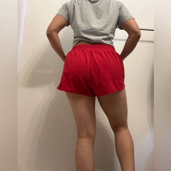 M26 Lululemon Hotty Hot Shorts - Picture 3 of 5